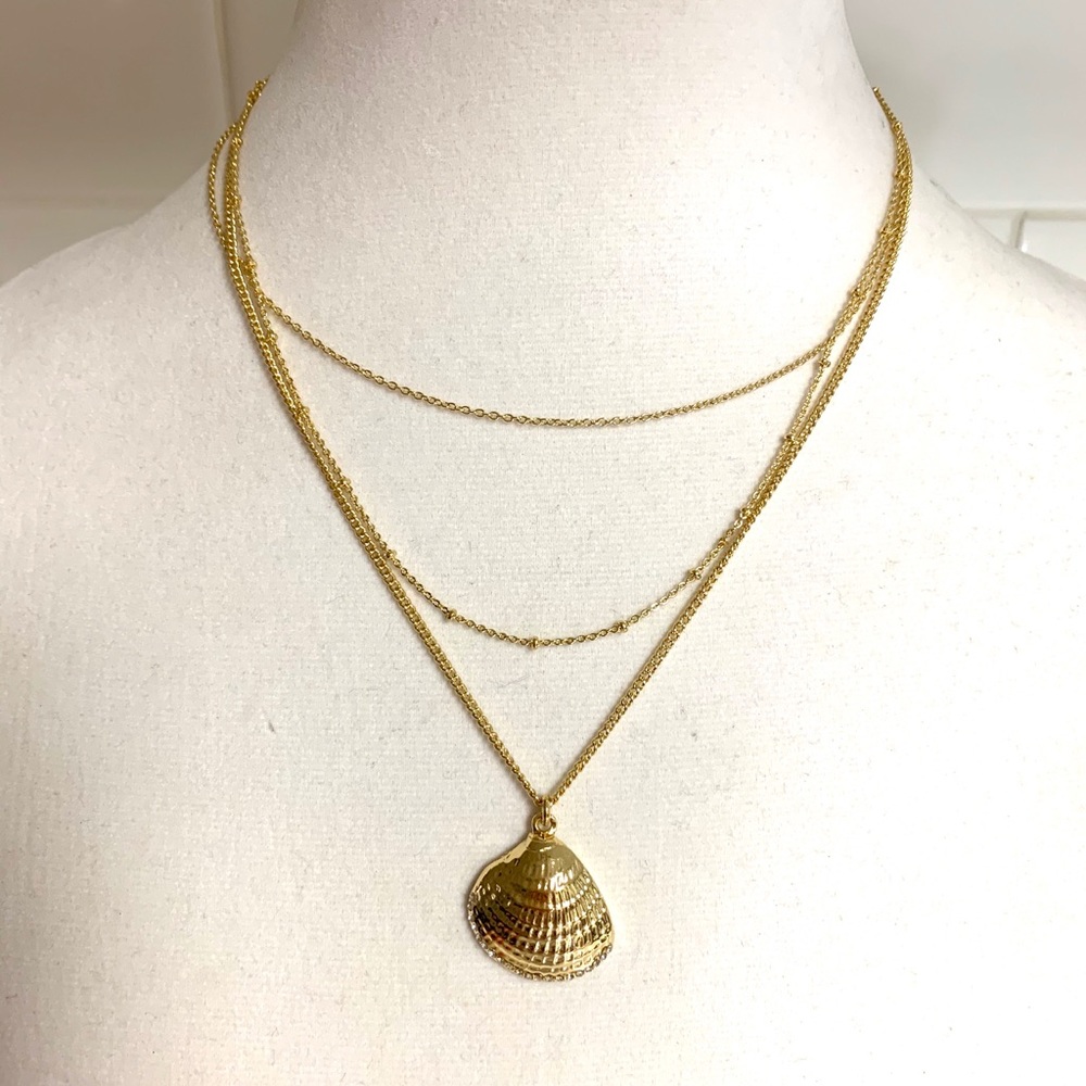 NWT Lilly Pulitzer 3-Strand Gold Shell Necklace